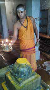 Rituals being offered at the Vedaranyam Aadheenam by a brahmachari of the Sovereign Order of KAILĀSA’s Nithyānanda a